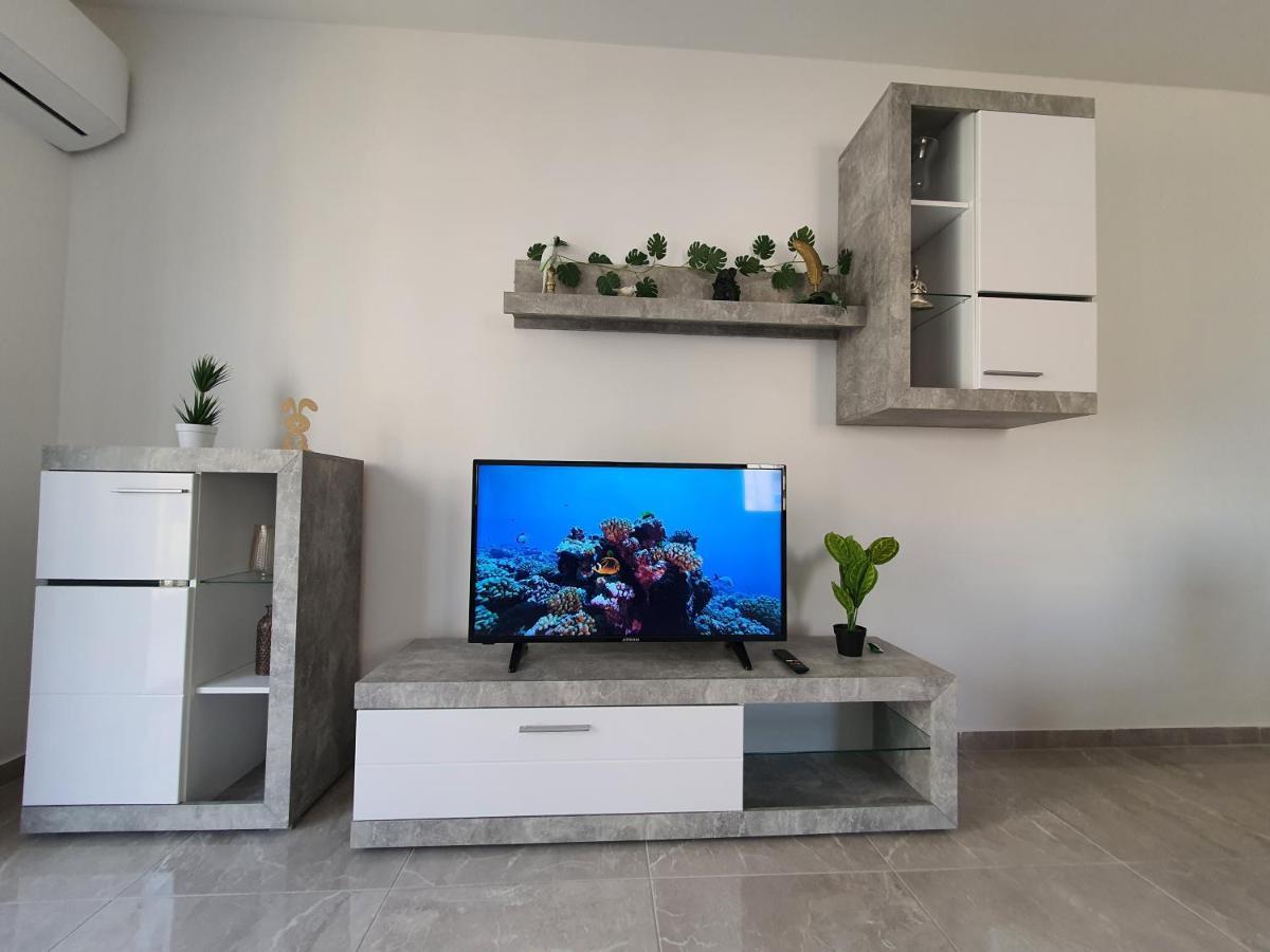 Pretty 2 Bedroom Apartment With Shared Pool Сент-Полс-Бей Экстерьер фото