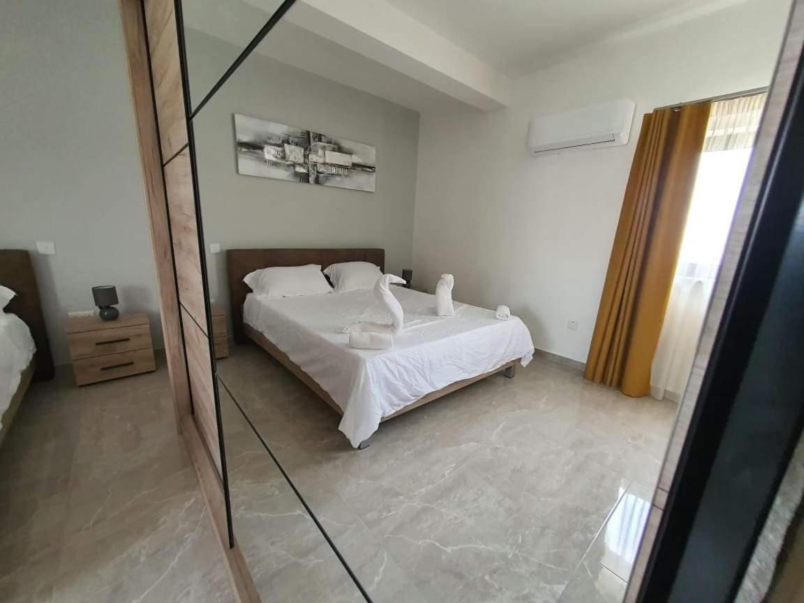 Pretty 2 Bedroom Apartment With Shared Pool Сент-Полс-Бей Экстерьер фото
