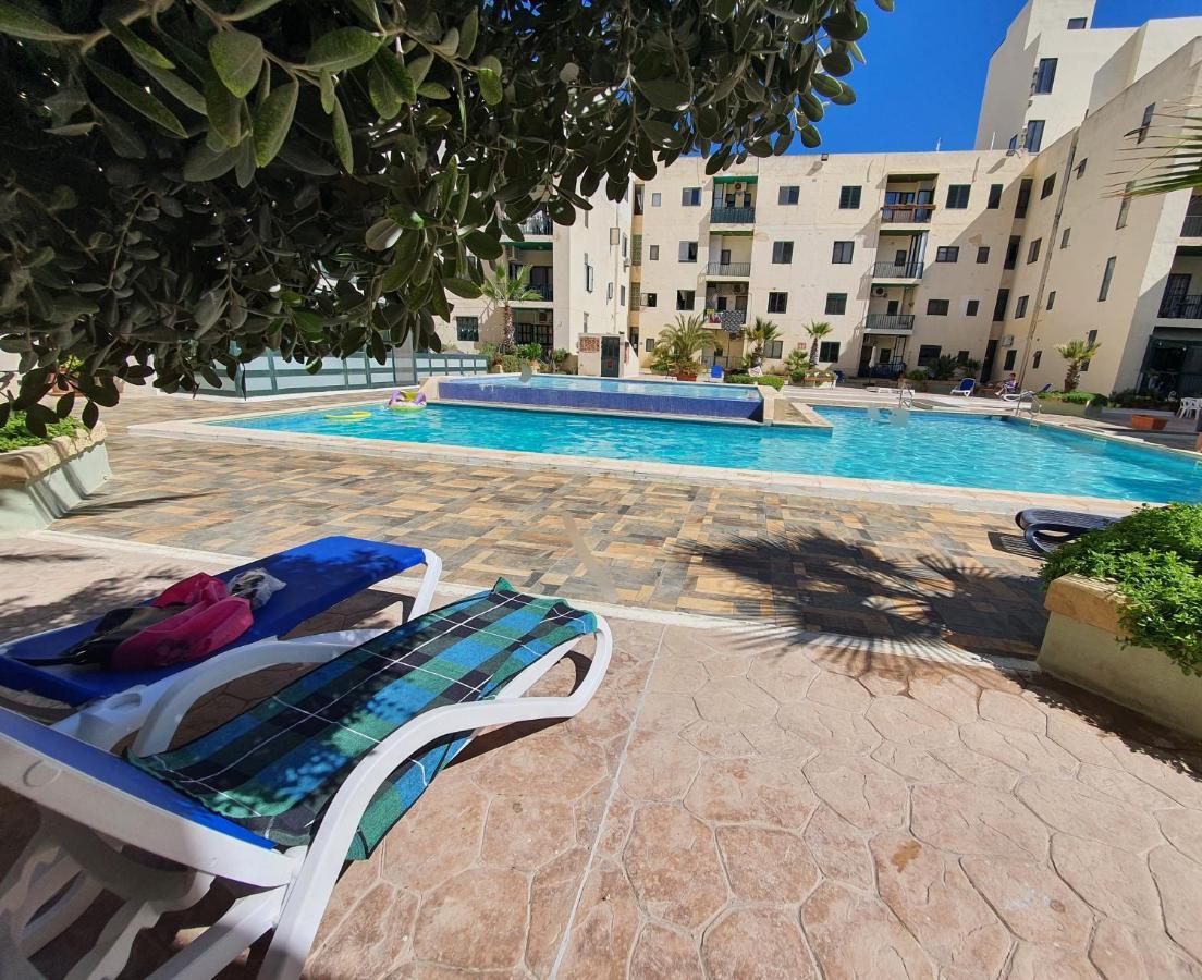 Pretty 2 Bedroom Apartment With Shared Pool Сент-Полс-Бей Экстерьер фото